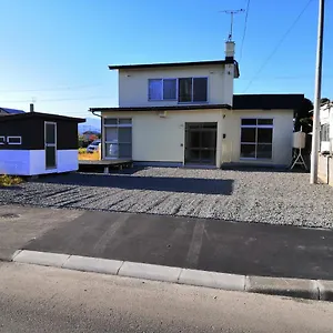 Holiday home 暮らすように過ごす温泉宿　白老大使館, Shiraoi